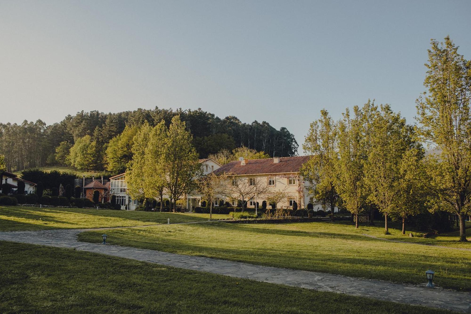 Amalurra Ecohotel & Retreat Center Laiseca エクステリア 写真